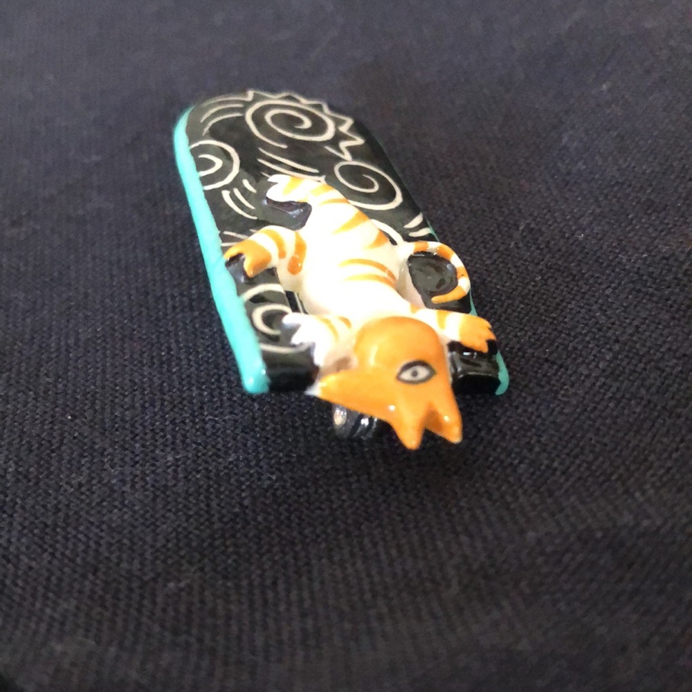 Vintage Porcelain Ceramic Art Hand Crafted Striped Cat Brooch Pin- Orange, Black - Picture 7 of 9